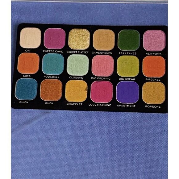 Friends x Revolution 18 EyeShadow Palette Forever Flawless We Were On A Break - Picture 2 of 13